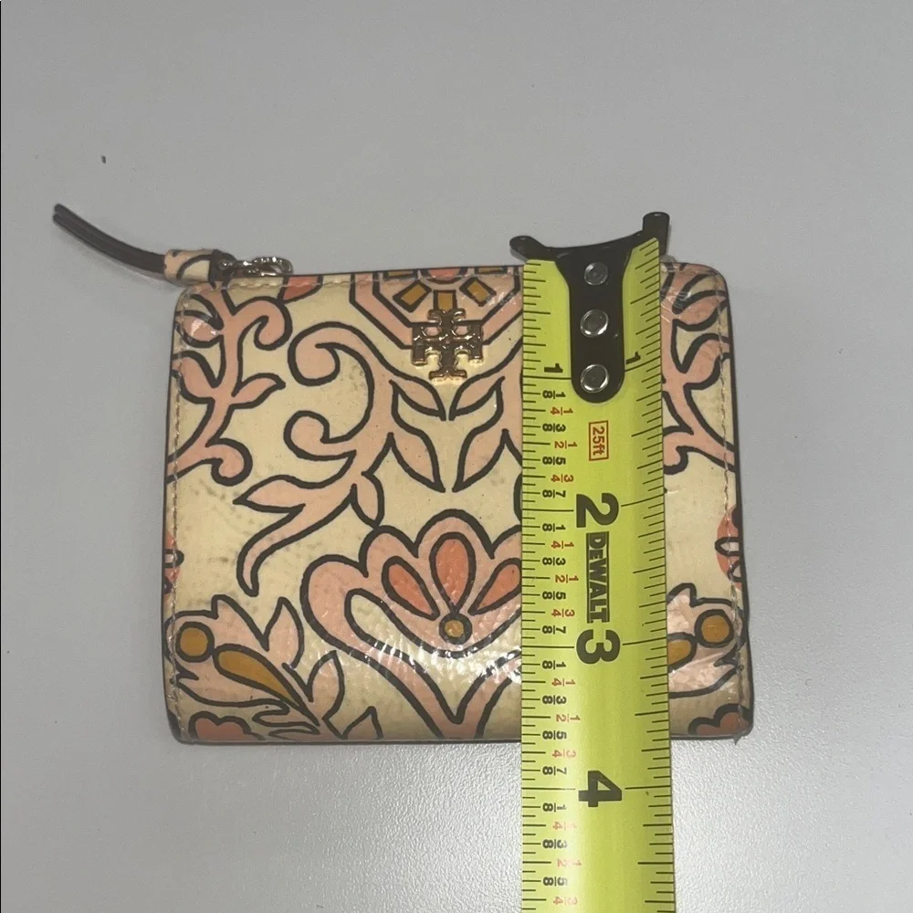 Tory Burch Floral Patterned Wallet in Cream and Peach